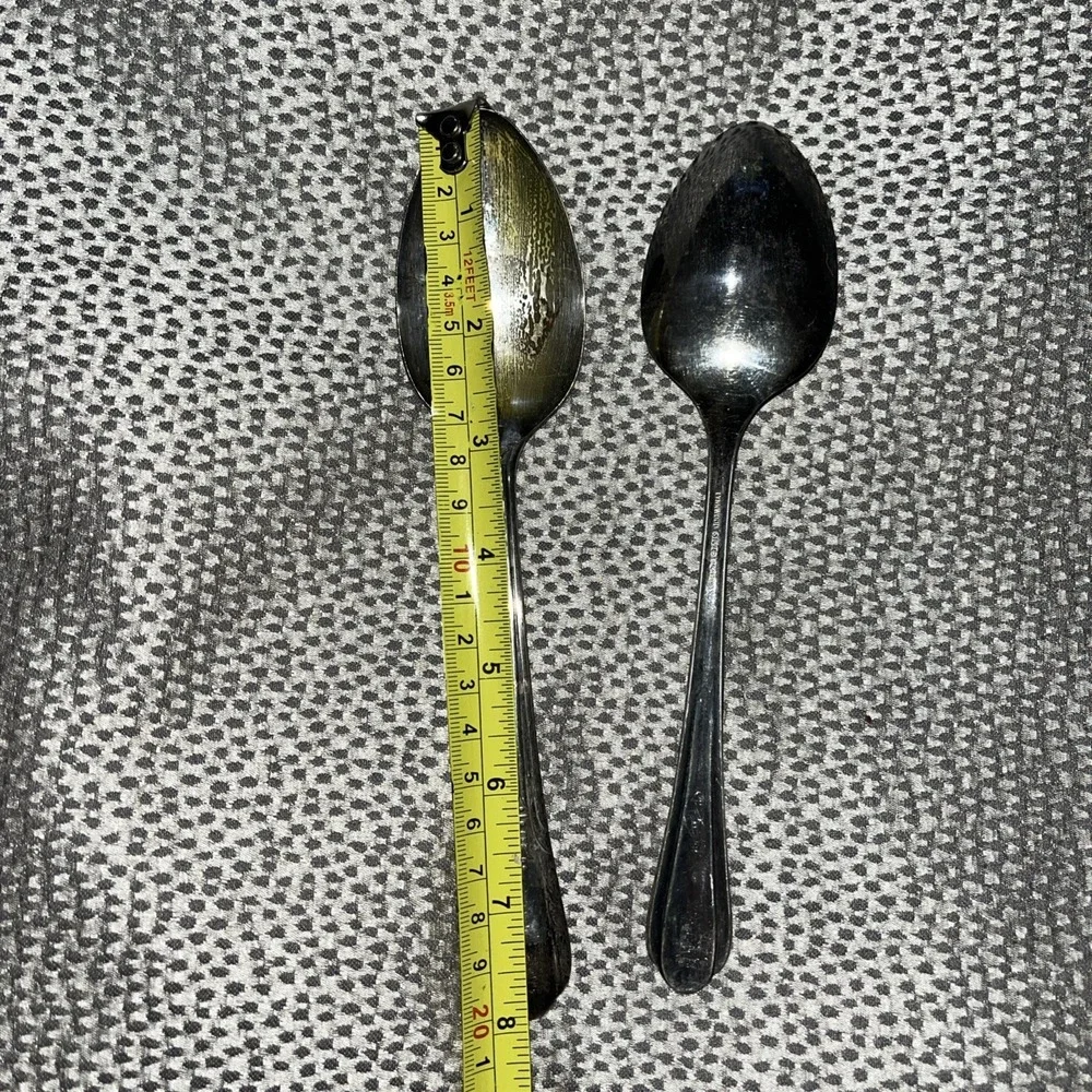 2 Oneida LYNNWOOD Silver-plate Serving Spoons‎ Need Polished